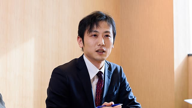現代の新任管理職は業務量が増え試行錯誤をする余裕がなく、マネジメントの垂直立ち上がりが求められている