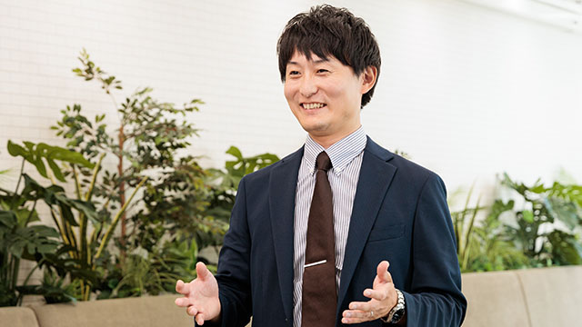 主任層が部下育成・評価まで任されるから、マネジメント研修が必須