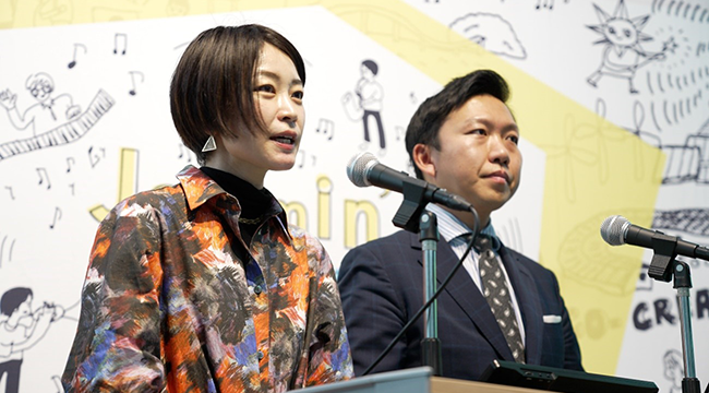 司会の内田(左)と海津(右)