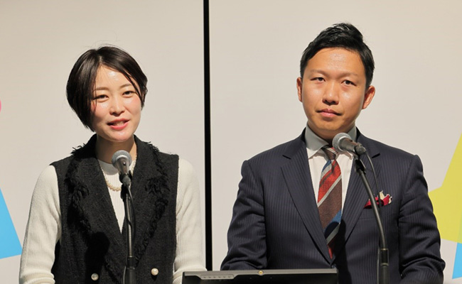 司会の内田(左)と海津(右)