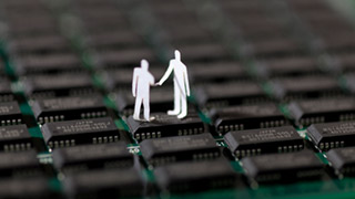 職場・仕事で築かれるべき「信頼関係」とは