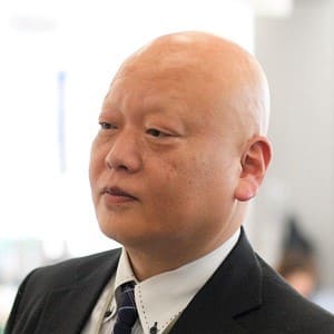 講師