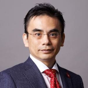 講師