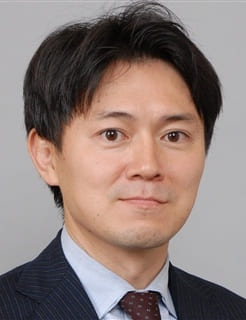講師