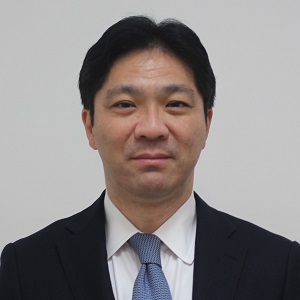 講師